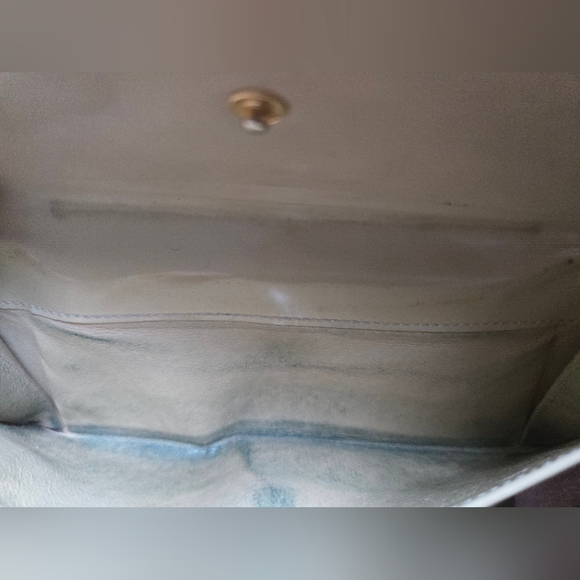 Gucci Vintage Patent Leather Nude Wallet with Gold Accent Clasp - Picture 14 of 16